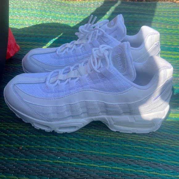 Air max triple white 9.5 new main image 4